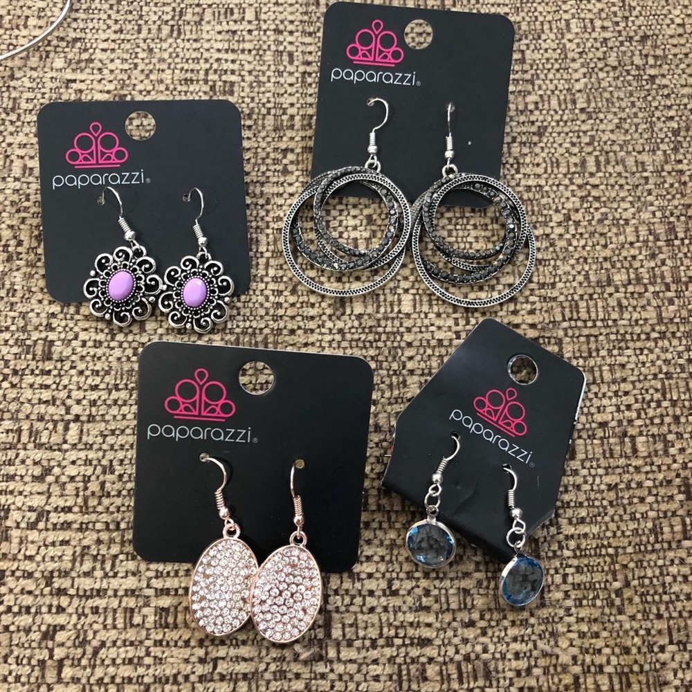 4 pairs of earrings